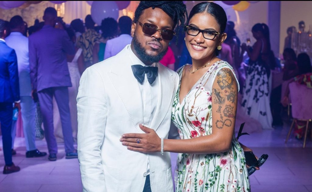 Parabéns minha querida mulher, ter-te ao meu lado hoje faz sentir um homem realizado” > diz Cage à sua amada